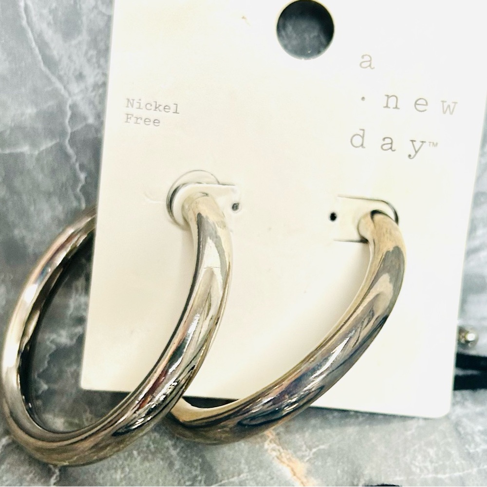 Lia Sophia Pendant necklace with New Day Silver Hoop Earrings! WHAT A DUO!!🌸 NWT - Picture 6 of 7